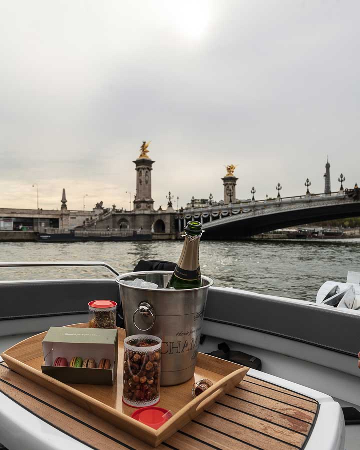 Aperitivo en el Sena de París - Puente Alexandre 3